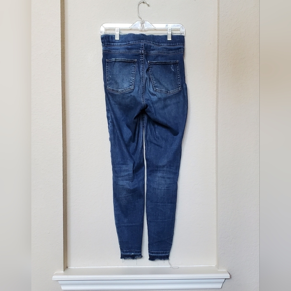 Spanx Pull On Denim with raw hems.  Size Small - Picture 2 of 5